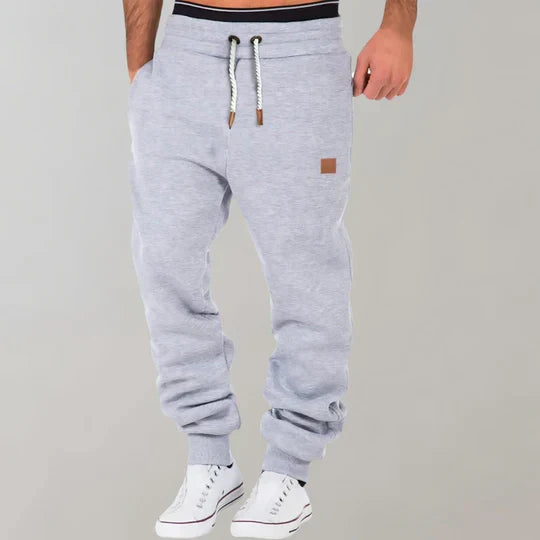 Lysegrå joggingbukser med snørelinning og ribbede ankler.