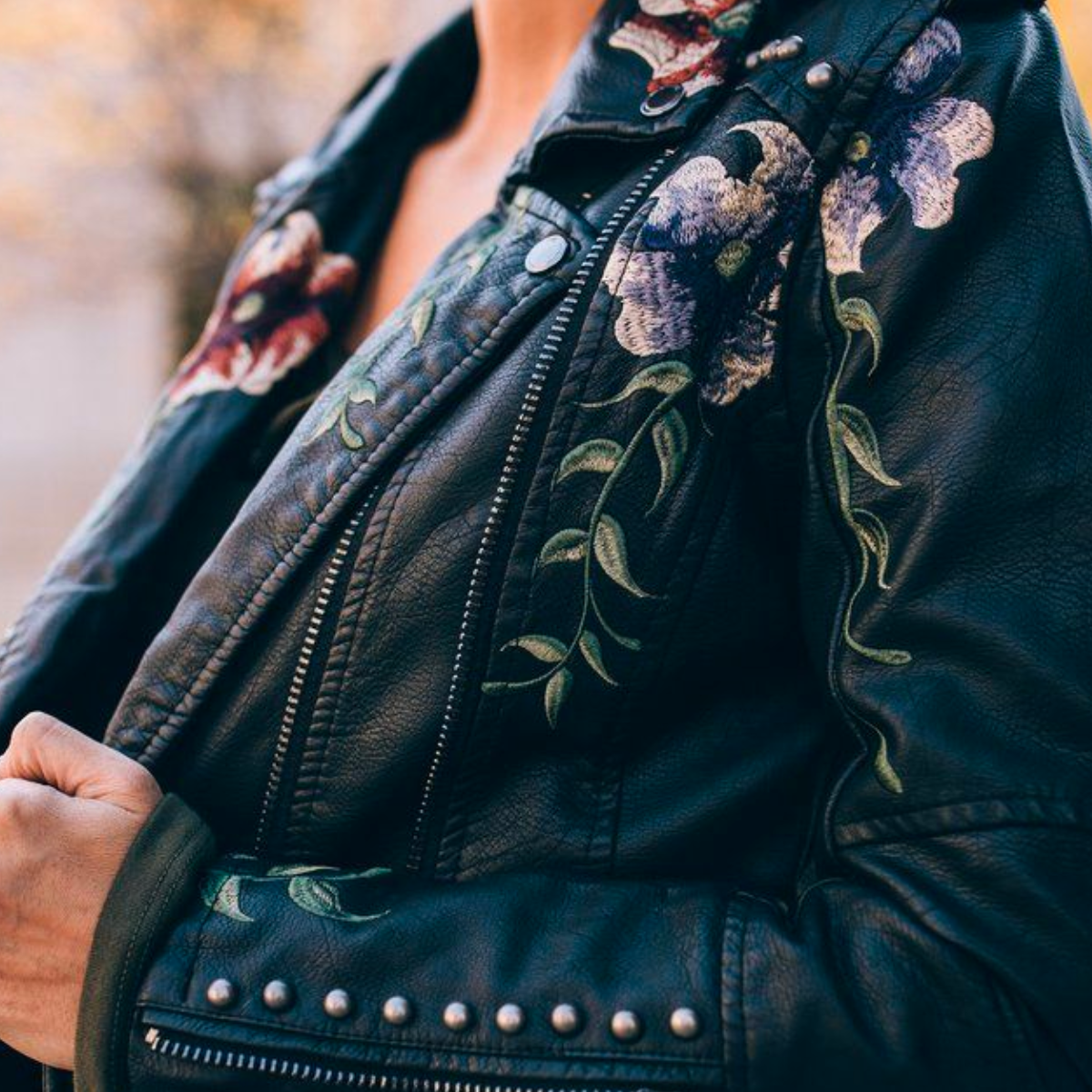 Aveline Læderjakke | Kunstlæder, Broderet Blomsterdesign 4