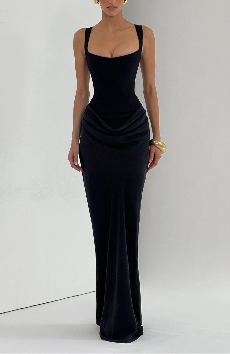 Bella Bodycon Midi Dress | Ærmeløs, Firkantet Halsudskæring 4