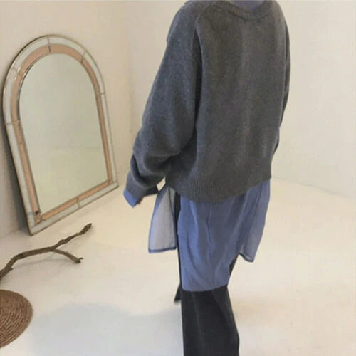 Mørkegrå cardigan med asymmetrisk knaplukning og ribkanter, lange ærmer.