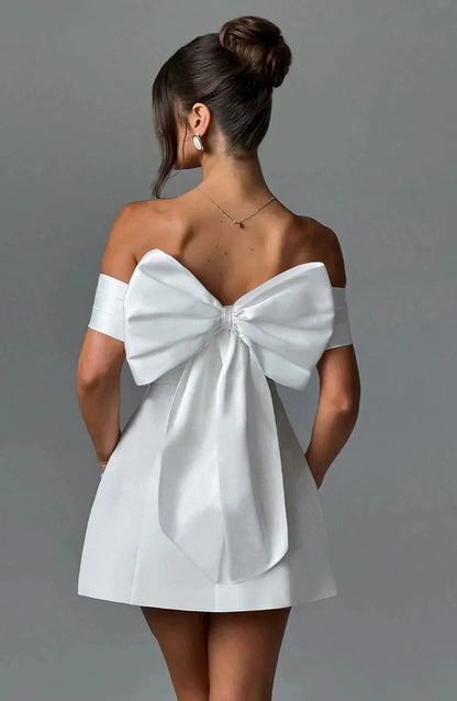 Dalia Cocktailkjole | Off-Shoulder, Tofarvet Sløjfe Detalje 4