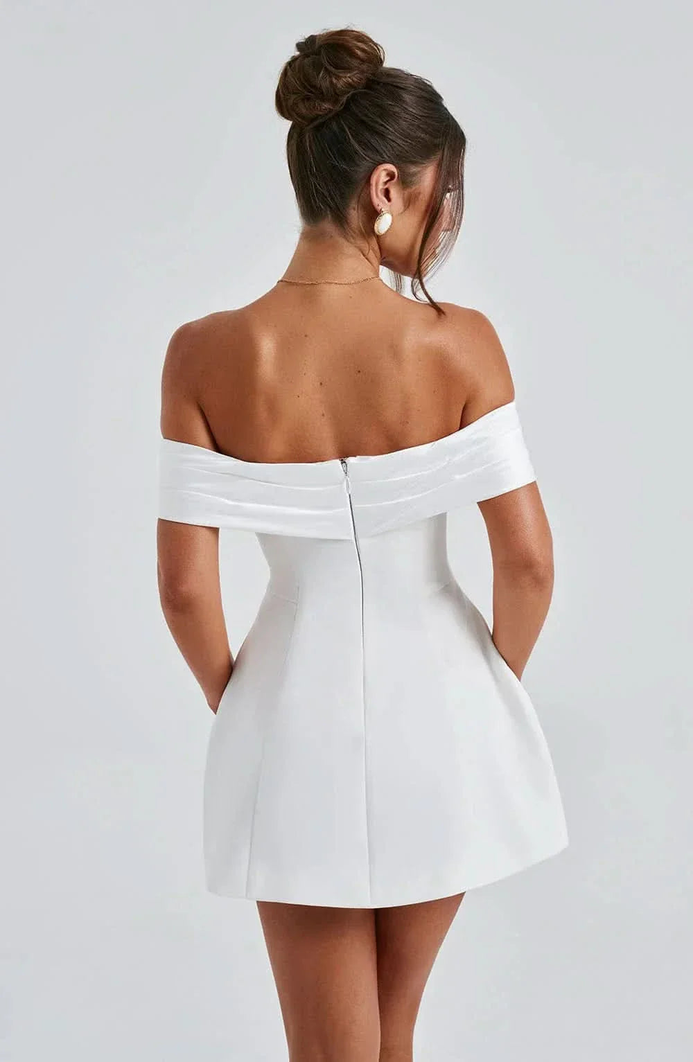 Dalia Cocktailkjole | Off-Shoulder, Tofarvet Sløjfe Detalje 5