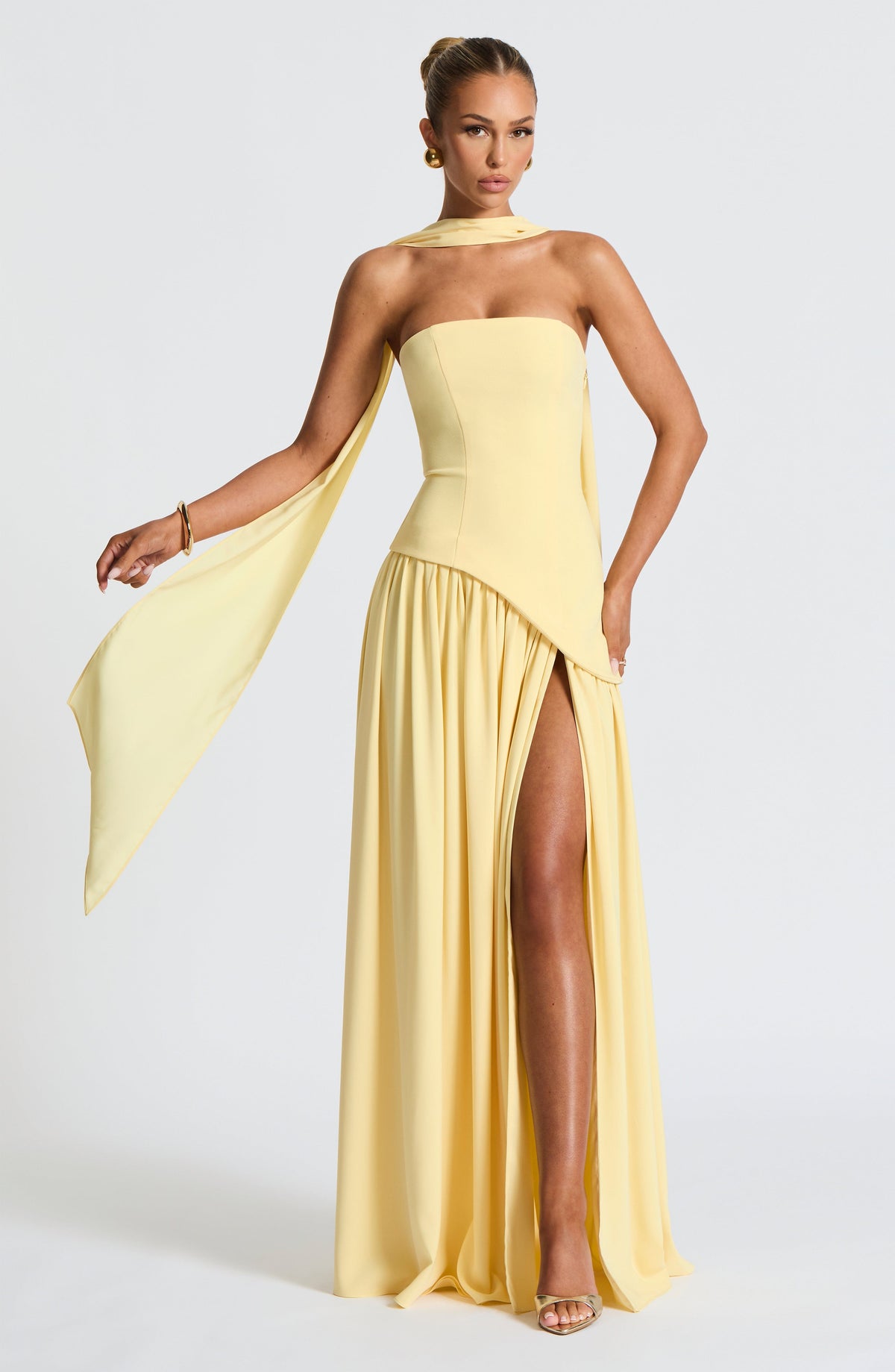 Dalia Maxikjole | Stropløs med Bandeau Top og Asymmetrisk Slids 2