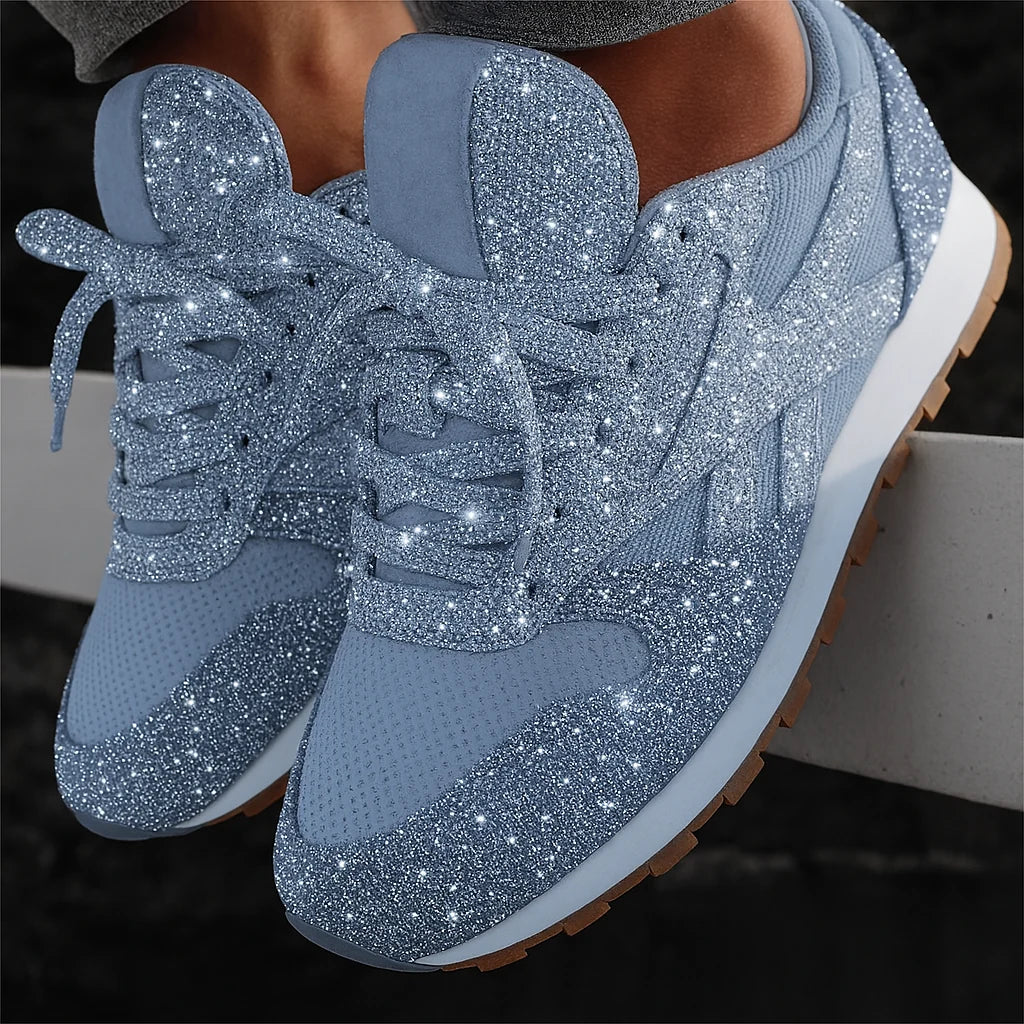 Lyseblå glittersneakers med snørebånd og tandet gummisål