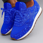 Blå glittersneakers med snørebånd og tandet gummisål