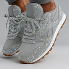 Sølvfarvede glittersneakers med snørebånd og tandet gummisål