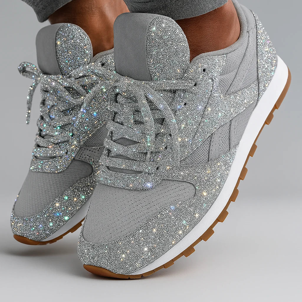 Sølvfarvede glittersneakers med snørebånd og tandet gummisål