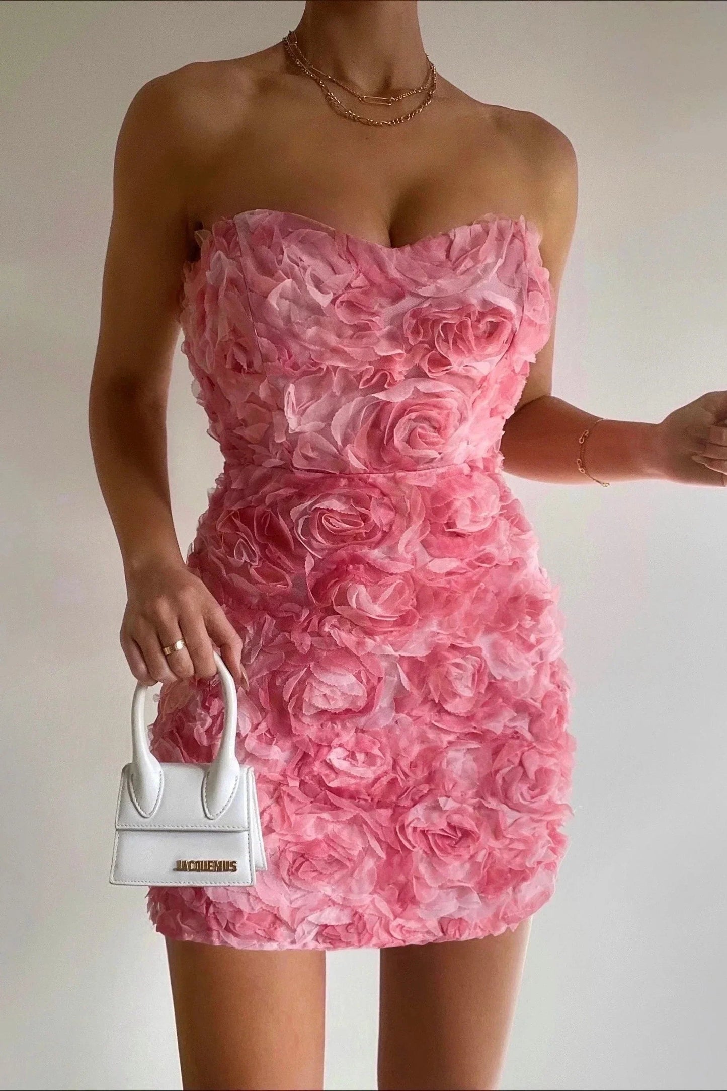 Elira Stropløs Festkjole | 3D Blomsterapplikation, Bodycon Fit 1