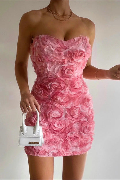 Elira Stropløs Festkjole | 3D Blomsterapplikation, Bodycon Fit 1