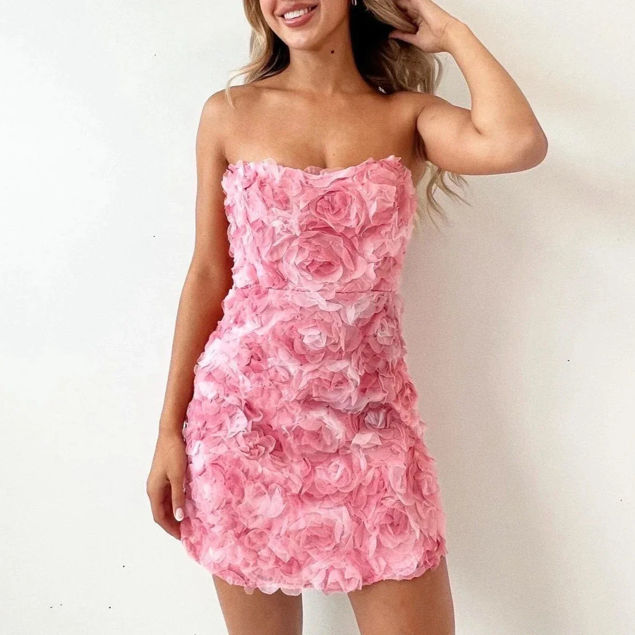 Elira Stropløs Festkjole | 3D Blomsterapplikation, Bodycon Fit 2