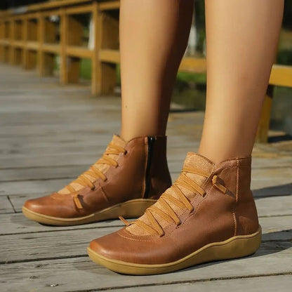 Emilie Ankelstøvler Dame | Snøret og Lynlås i Kunstskind, Flad Sål 6