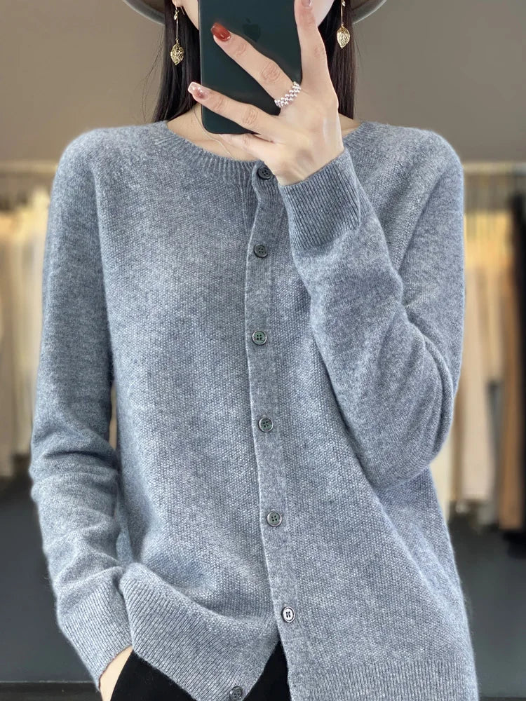 Helle Cardigan | Rund Hals, Tættsiddende Snit 0