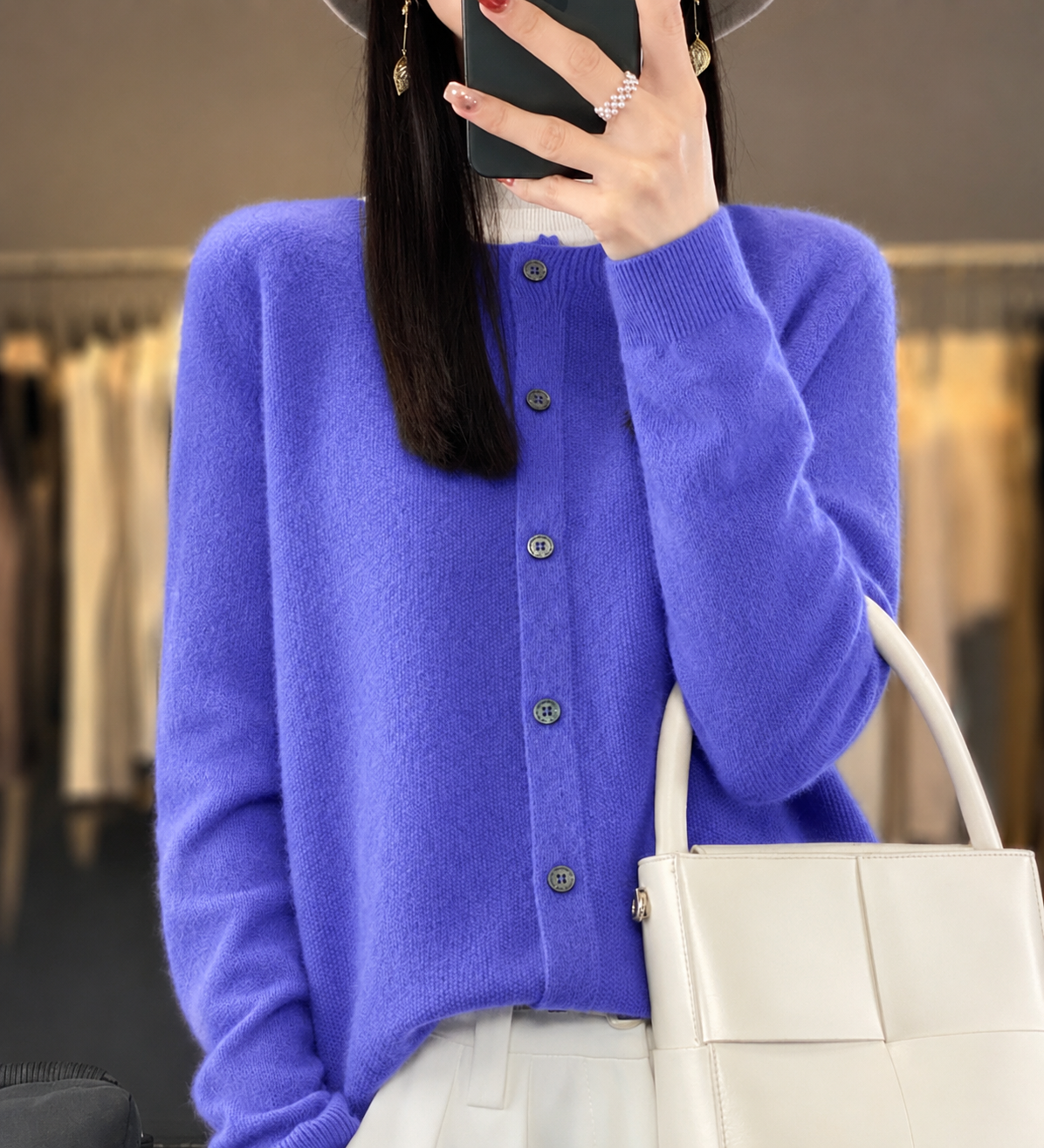 Helle Cardigan | Rund Hals, Tættsiddende Snit 1
