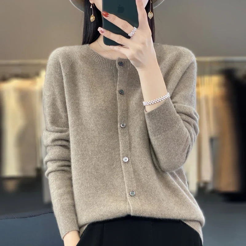 Helle Cardigan | Rund Hals, Tættsiddende Snit 10