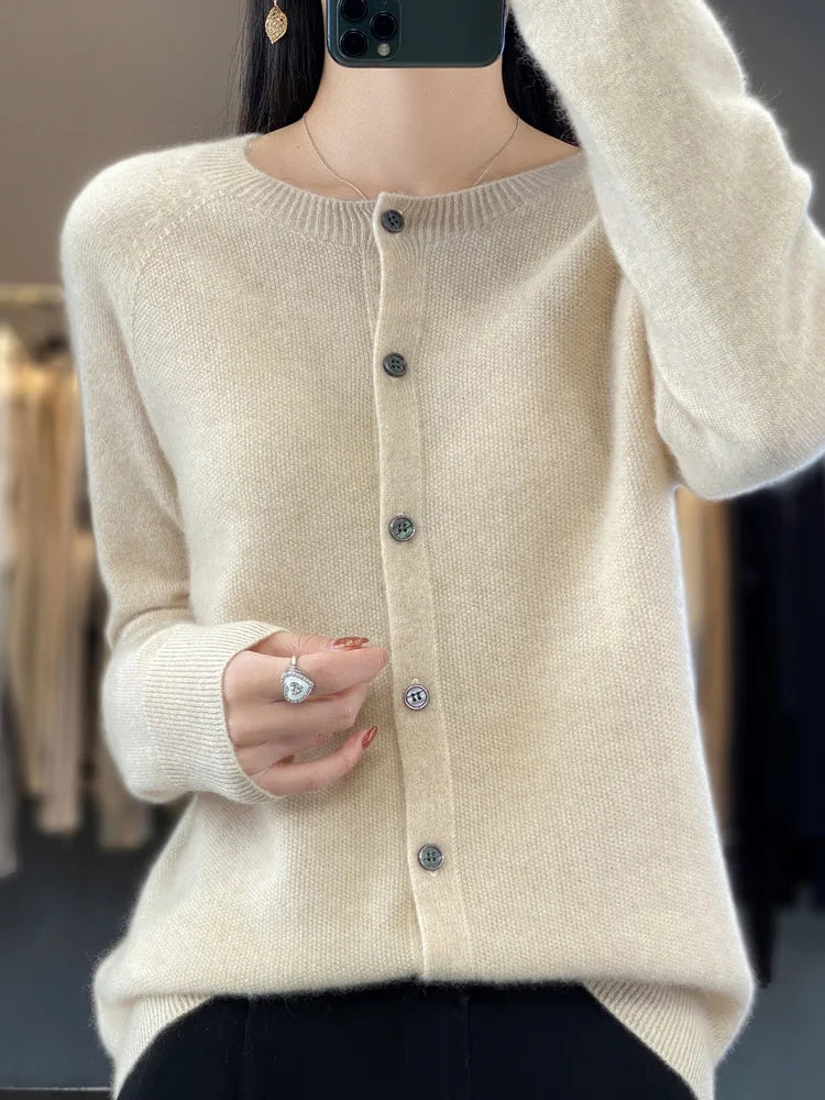 Helle Cardigan | Rund Hals, Tættsiddende Snit 2