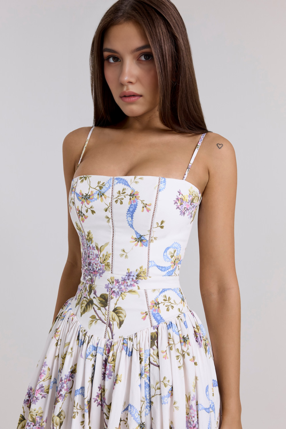 Imogen Maxi Kjole | Ærmeløs A-Linje, Blomsterprint, Lange Hvide Kjoler 3