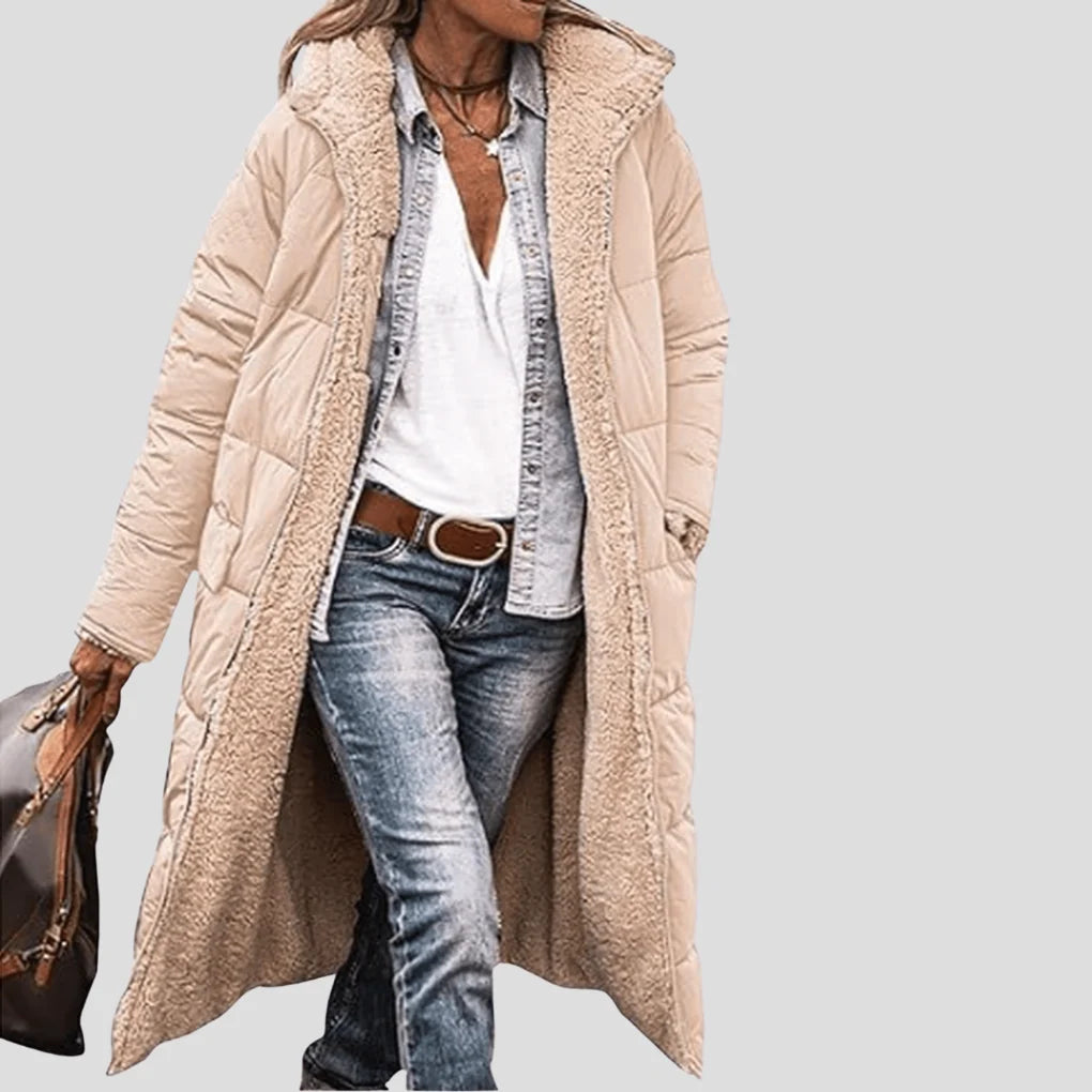 Ankellang quiltet pufferjakke med teddyfor i beige
