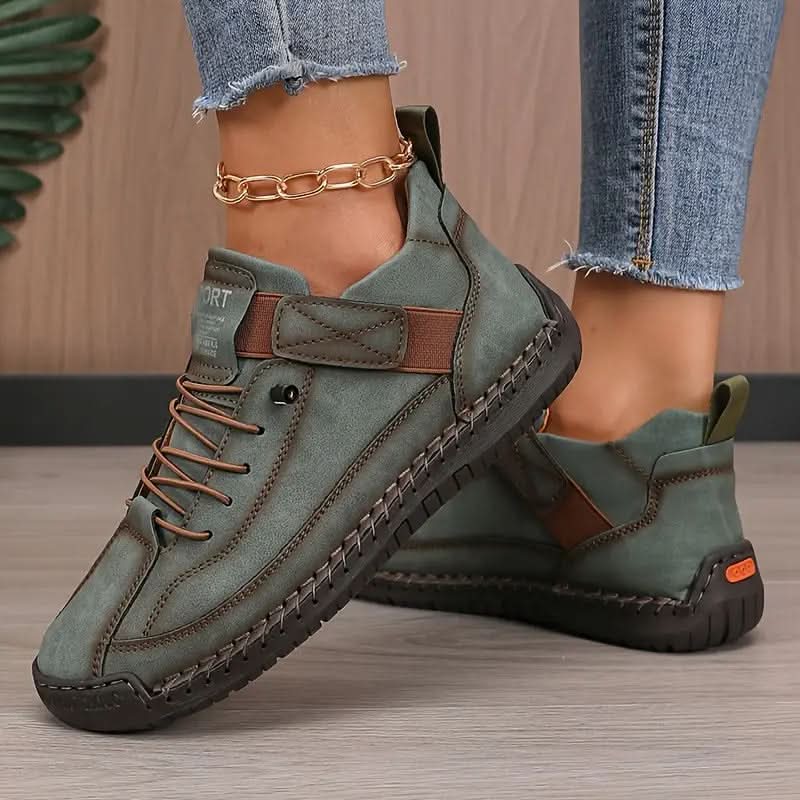 Mørkegrønne sneakers med snørebånd, elastikstrop og profileret sål