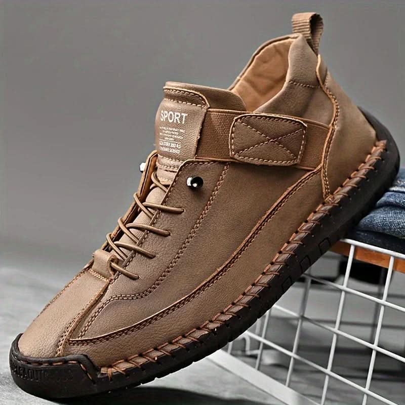 Sandfarvede sneakers med snørebånd, elastikstrop og profileret sål