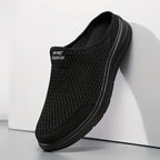 Sorte slip-on sneakers med åben hæl og meshoverdel, set fra siden