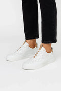Nikolaj | Sneakers med hulmønster og polstret ankelkant