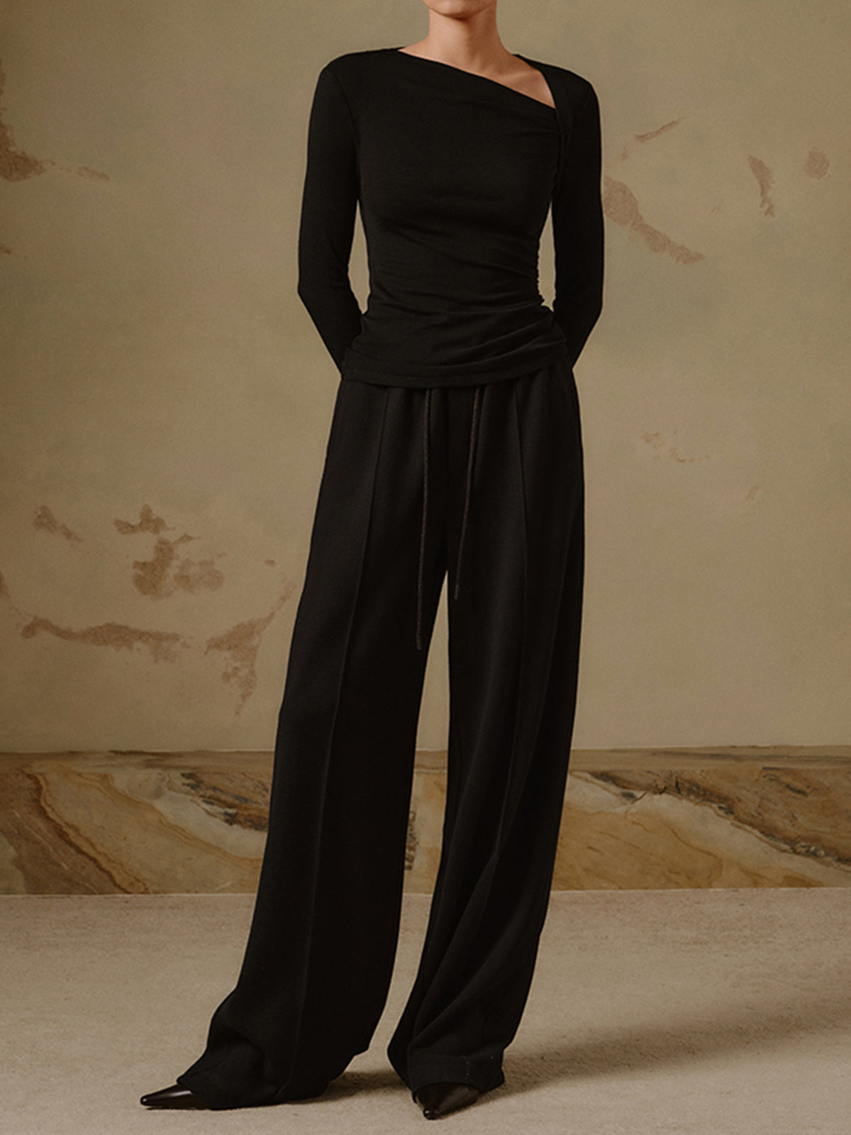 Rina Ribstrikket Skjorte | Slim Fit, Asymmetrisk Halsudskæring 2