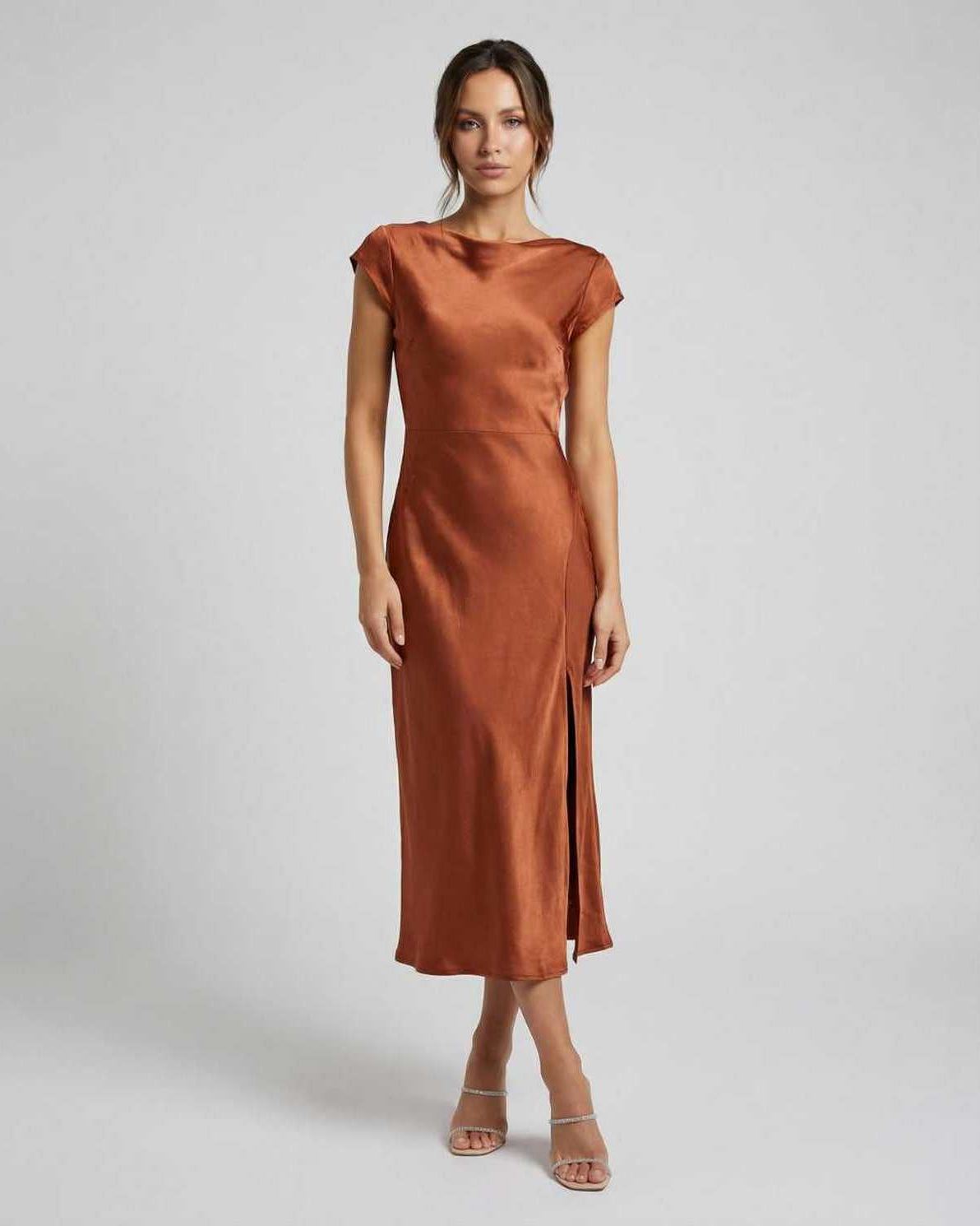 Seren Midi-kjole | Elegant Satin med Snoet Ryg 1