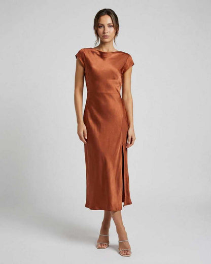 Seren Midi-kjole | Elegant Satin med Snoet Ryg 1