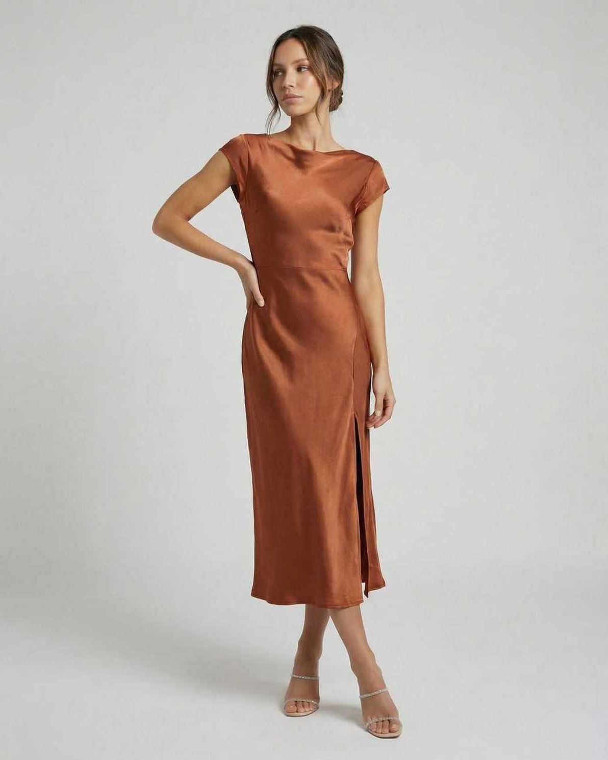 Seren Midi-kjole | Elegant Satin med Snoet Ryg 3