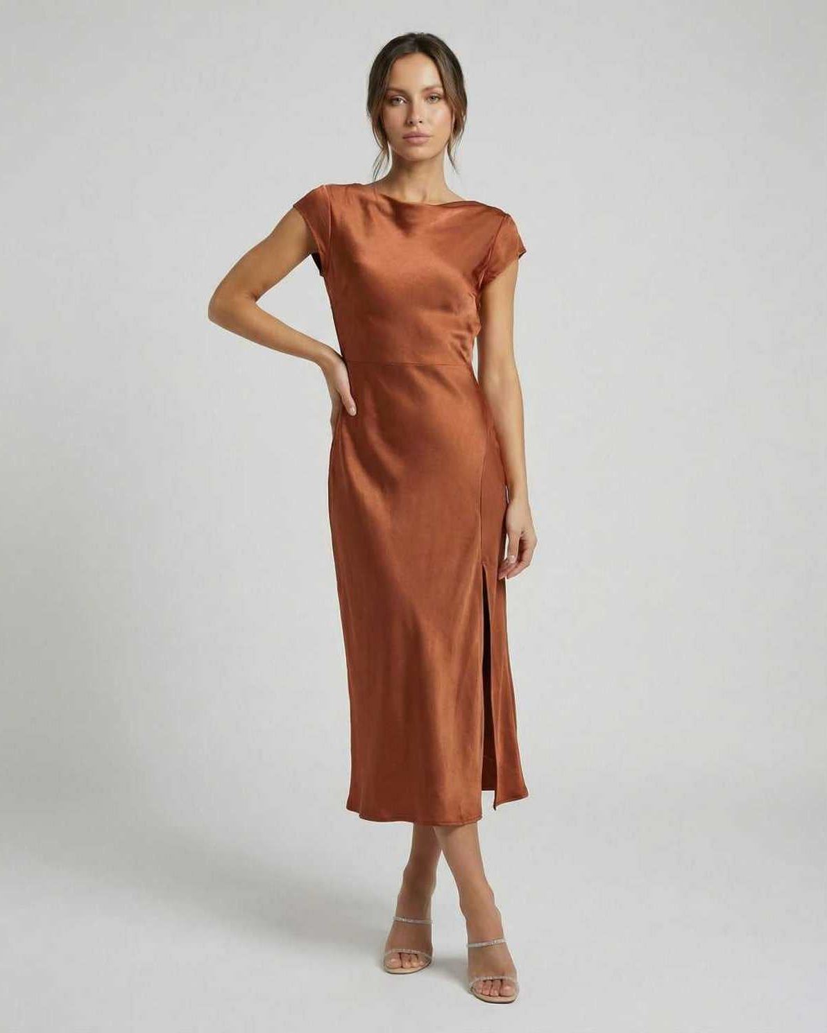 Seren Midi-kjole | Elegant Satin med Snoet Ryg 4