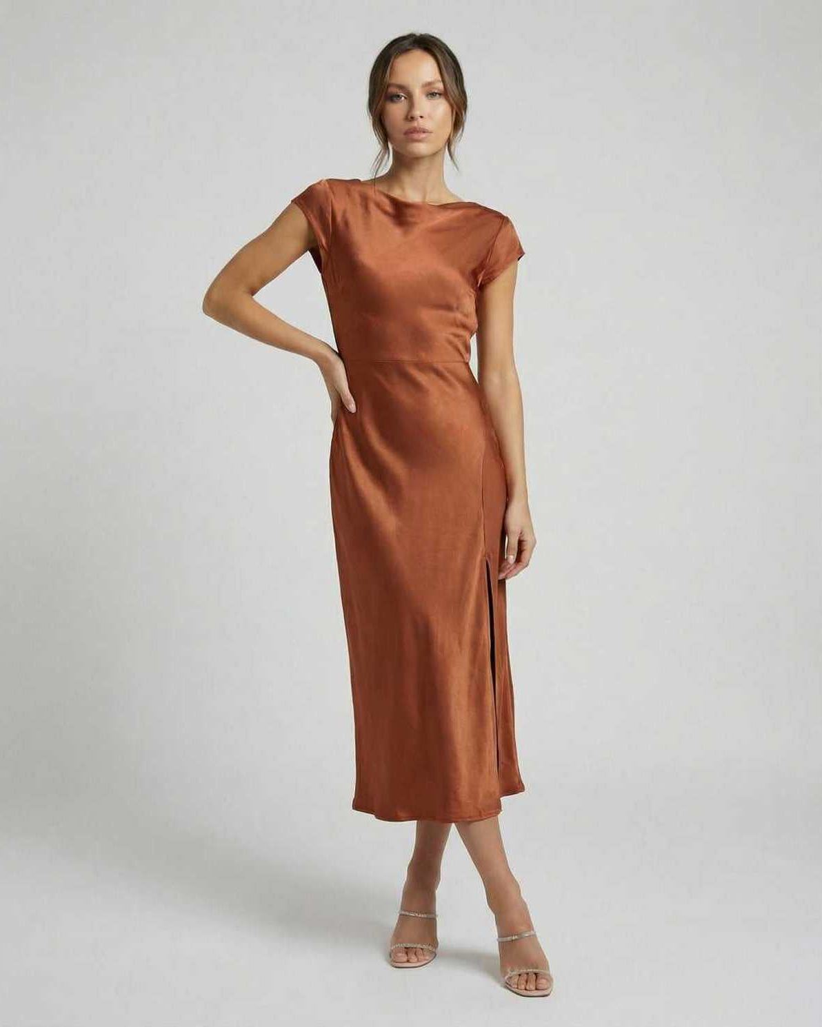 Seren Midi-kjole | Elegant Satin med Snoet Ryg 5