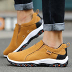 Sandfarvede sneakers med elastisk side og kraftig tandsål