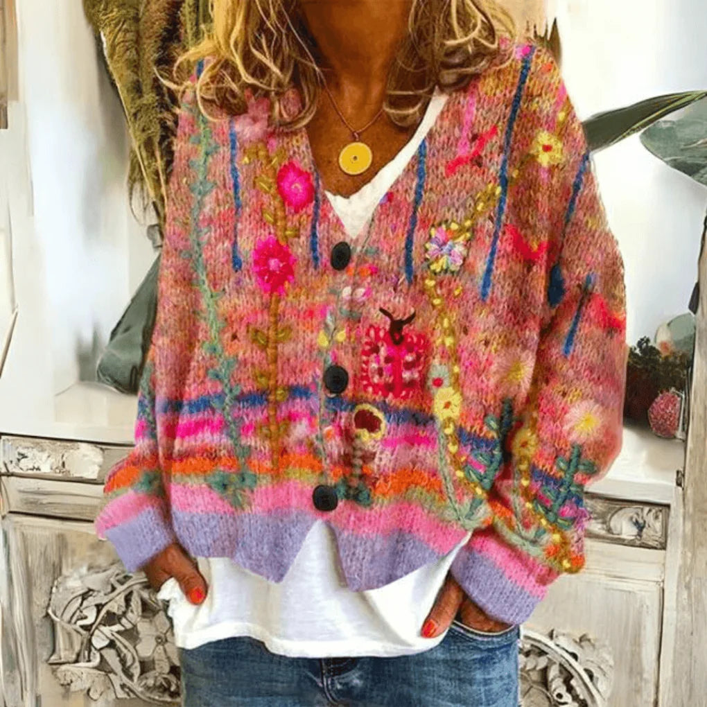 Rød-rosa flerfarvet strikket cardigan med V-hals, broderede blomster og knaplukning.