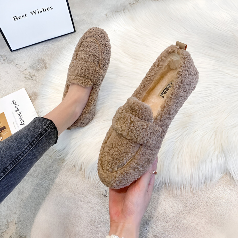 Brune teddy-mokkasiner med gummisål og rund moc-tå